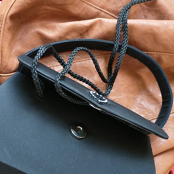 Gloria Vanderbilt Evening Crossbody Clutch - Picture 5 of 8